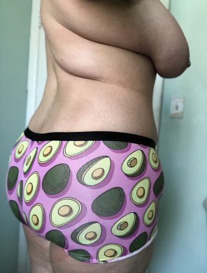 amateur pic Holy guacamole it's an avocado booty!