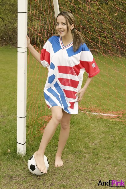 enlarge-CorkladLeon - Andi Pink - 0002 - 7-002-enlarge