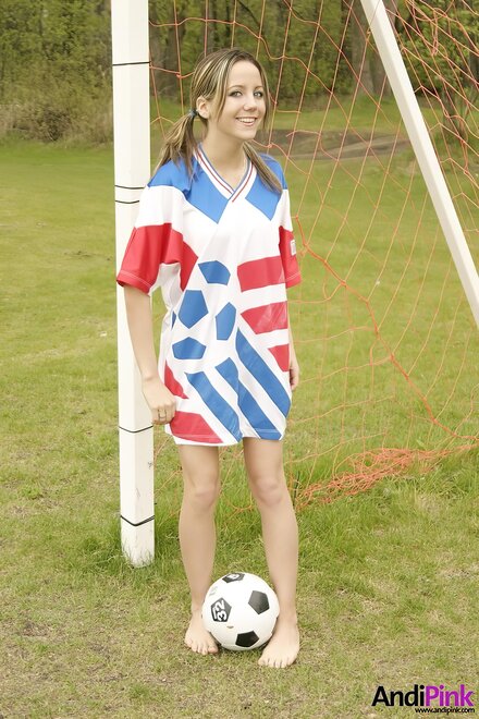 enlarge-CorkladLeon - Andi Pink - 0007 - 7-007-enlarge