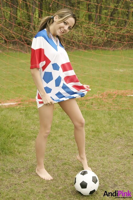 enlarge-CorkladLeon - Andi Pink - 0049 - 7-049-enlarge