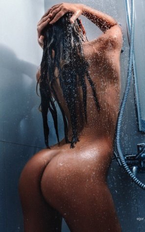 foto amadora Soaking in the shower