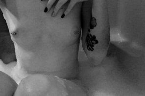 foto amadora Tiny In the Bath