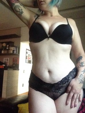 foto amateur [F]eeling good today. Do you like my curves?