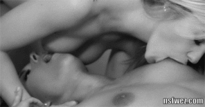 アマチュア写真 double boob licking
