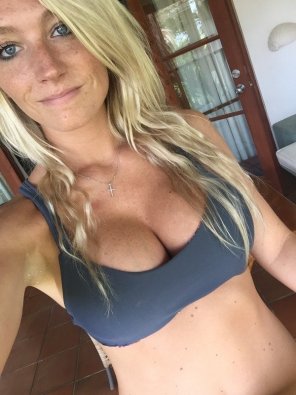 photo amateur Blonde hair, blue eyes, and freckles