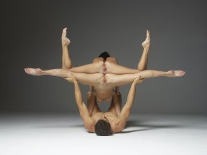 アマチュア写真 Gymnastics with naked twins