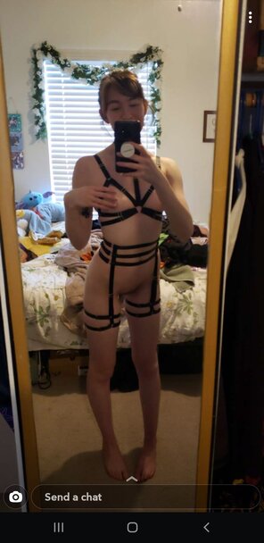 foto amatoriale My Wi[f]e being a strappy tease