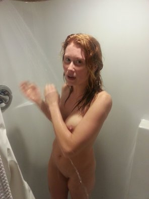Who wants to shower with this ginger milf?