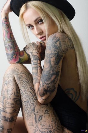 foto amadora Tattoo Arm Shoulder Beauty Blond 
