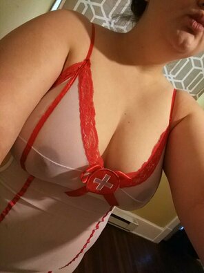 amateur pic I'm the only nurse you'll need tonight [IMAGE]