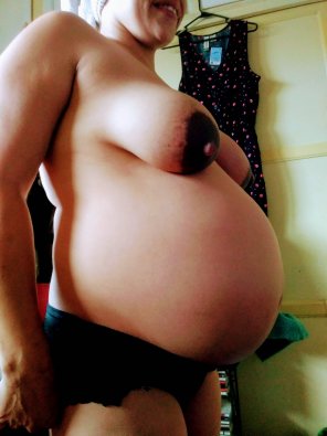 photo amateur Wife at 36 weeks. 5'1 110 before pregnancy.