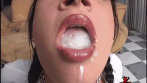 tory lane shows how to swallow cum (1)