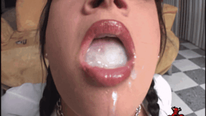 tory lane shows how to swallow cum (27)