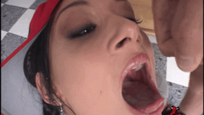 amateurfoto whore loves to swallow cum