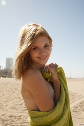 amateur pic Big eyes at the beach