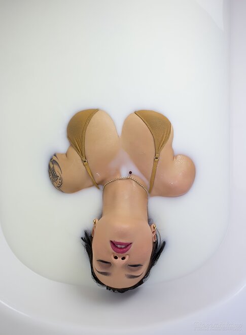 MilkBath-016-topaz-sharpen-faceai-enhance-2x