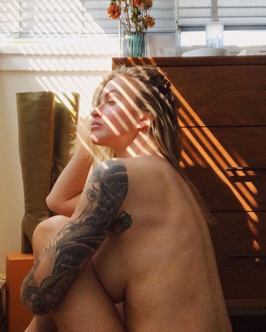 Alyssa Barbara nude