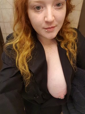 foto amatoriale These blacks make me seem way more pale then usual [F]