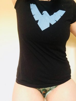 zdjęcie amatorskie Raise your hand i[f] Nightwing is your favorite DC superhero!!!!