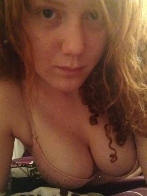 amateur pic PictureBra cleavage