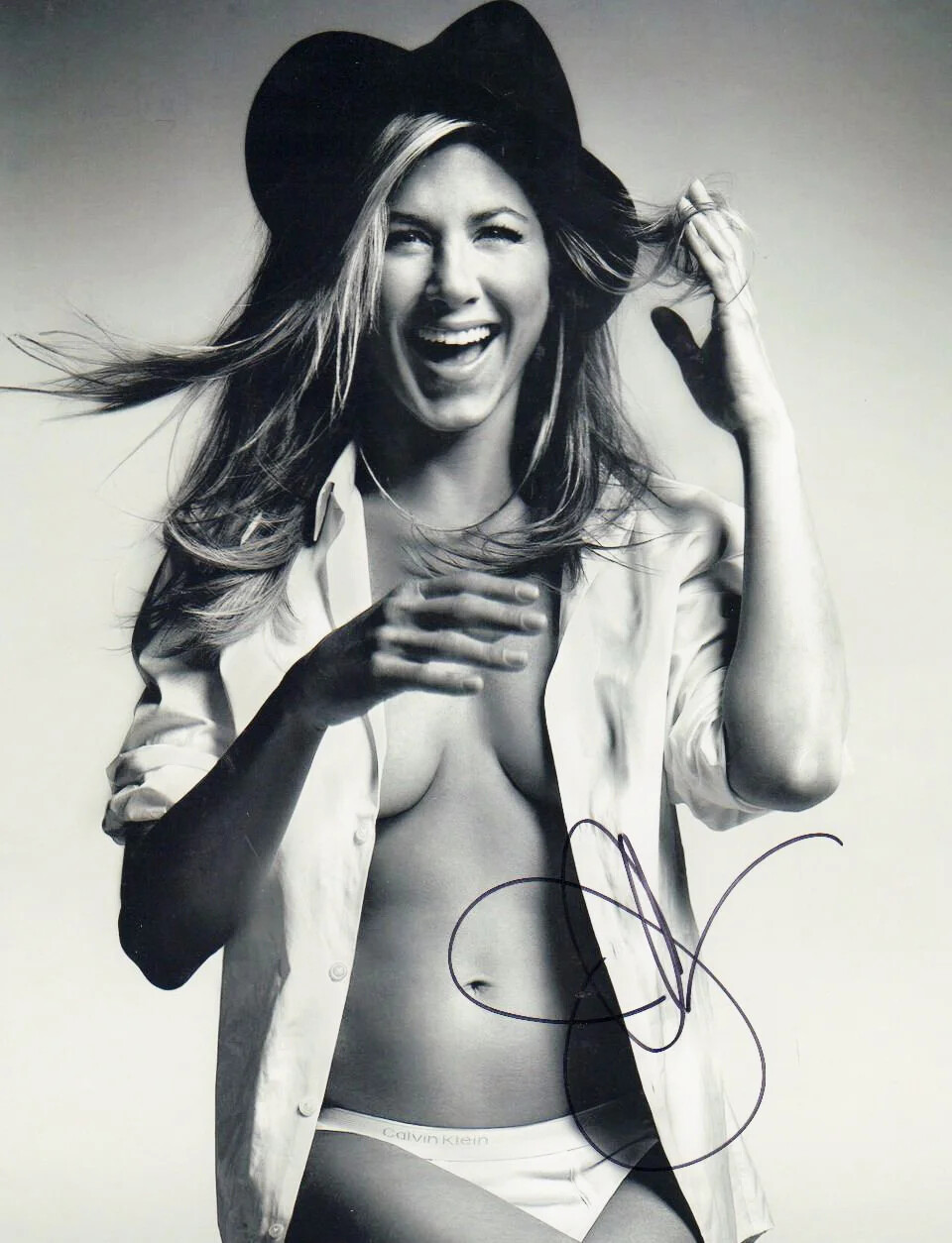 amateur photo Jennifer-Aniston-Nude-Naked-Topless-41-optimized