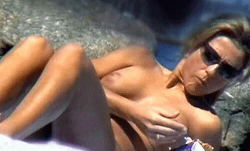 amateur photo Jennifer-Aniston-Nude-Naked-Topless-36-optimized