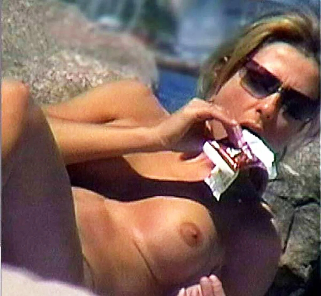 amateur photo Jennifer-Aniston-Nude-Naked-Topless-34-optimized