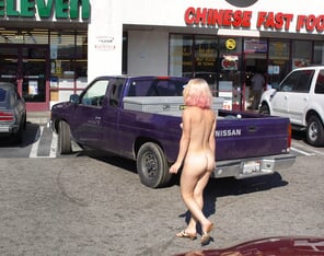 foto amadora Brandy Slavsky naked in public (52)