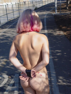 foto amatoriale Brandy Slavsky naked in public (64)