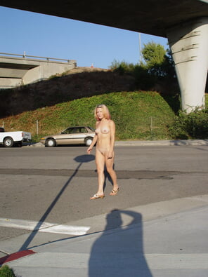 foto amadora Brandy Slavsky naked in public (116)