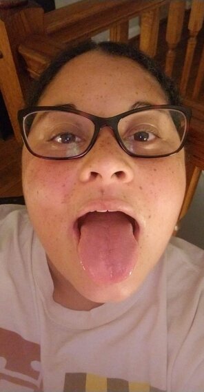 amateur pic Bust a fat nut on my tongue