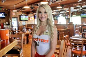 amateur pic Hooters Girls