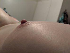 zdjęcie amatorskie One of my wife's sexy nipples ðŸ˜