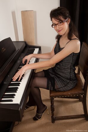 zdjęcie amatorskie Tiffanny_PianoGoddess_004