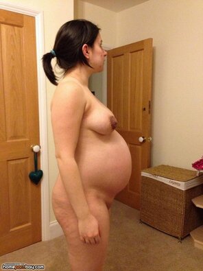 foto amatoriale Pregnant housewife posing naked