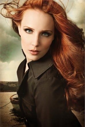 foto amatoriale One of my favorite redheads, Simone Simons.