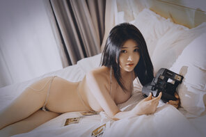 zdjęcie amatorskie 年年Nnian - 拍立得女孩 Polaroid Girl (17)