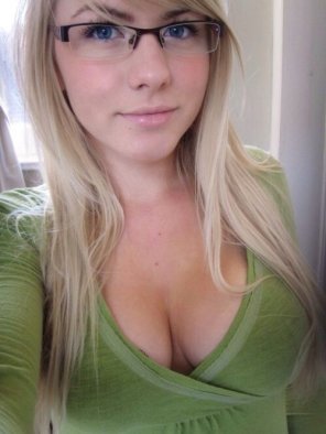 amateur pic Green top