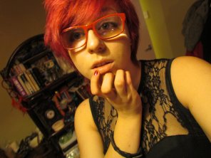 amateur pic I am a girl and I wear glasses, hello