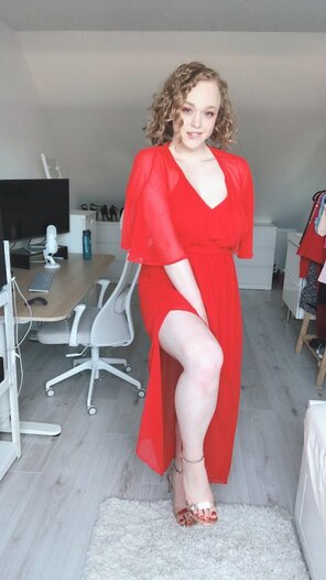 How do you like me in red? [F]
