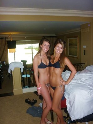 zdjęcie amatorskie Hot Bikini Duo