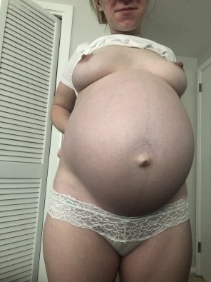 amateur pic So much belly on this tiny 4â€™11 frame