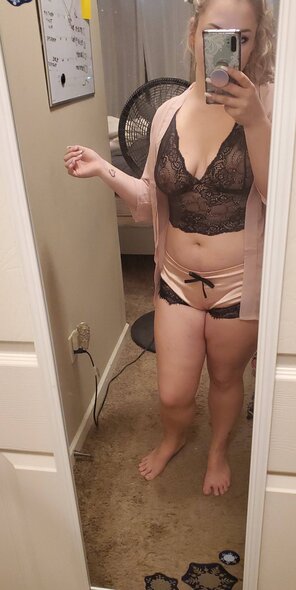 foto amateur Thoughts on my new outfit? I got a few I could show off