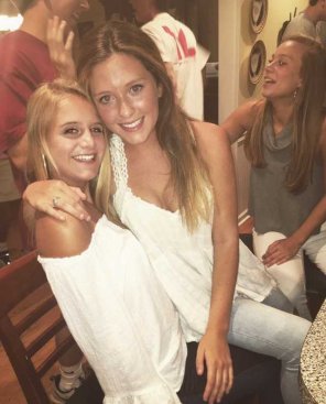 photo amateur Which one do you take to the bedroom at the party?