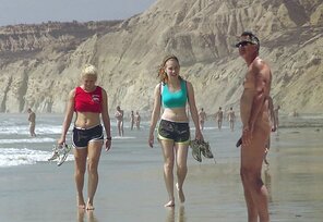 photo amateur True nudist friends on the beach