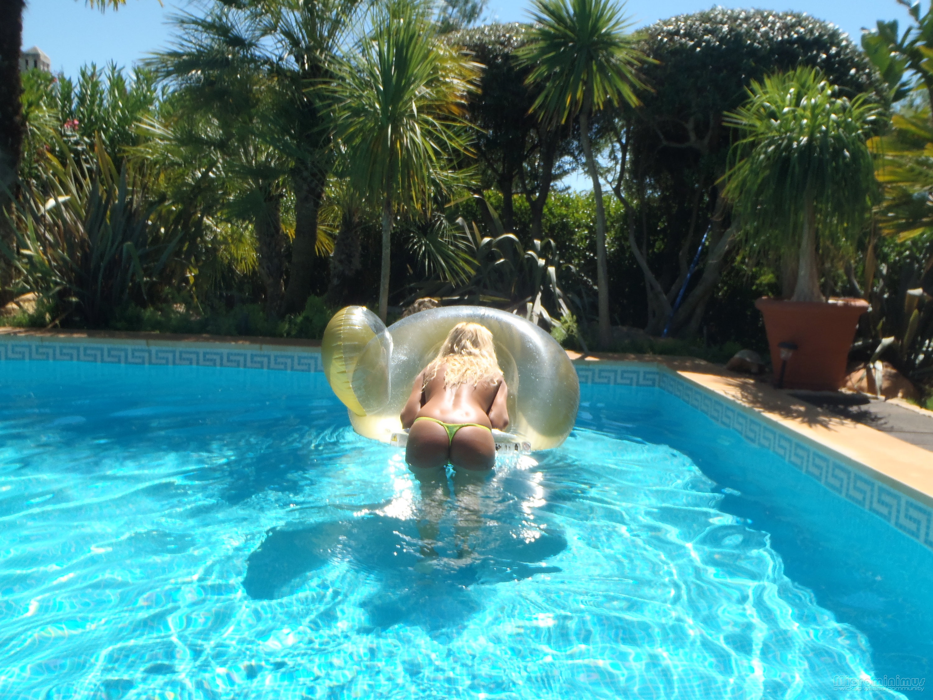 amateur photo Pool-035-topaz-sharpen