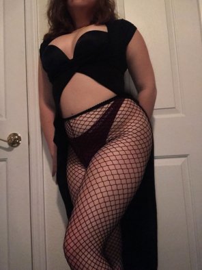 amateur pic Feeling very sexy tonight. I love fishnets [f]