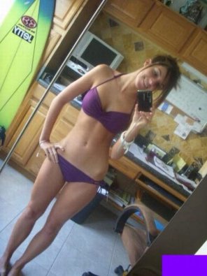 photo amateur Love a purple bikini
