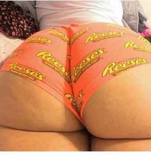 amateur photo There's no wrong way to eat a Reese's