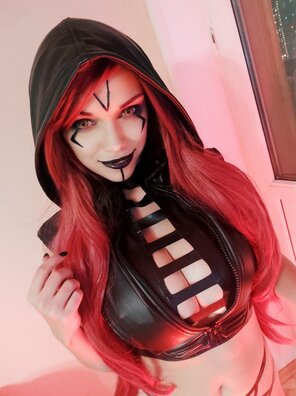 Cosplay Queen – Sith Selfie – 3 pics